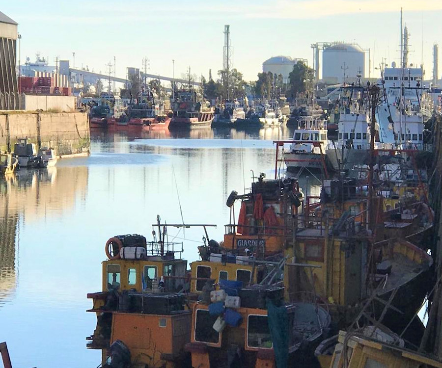 El Puerto de Bahía Blanca entregó elementos de seguridad a los pescadores artesanales