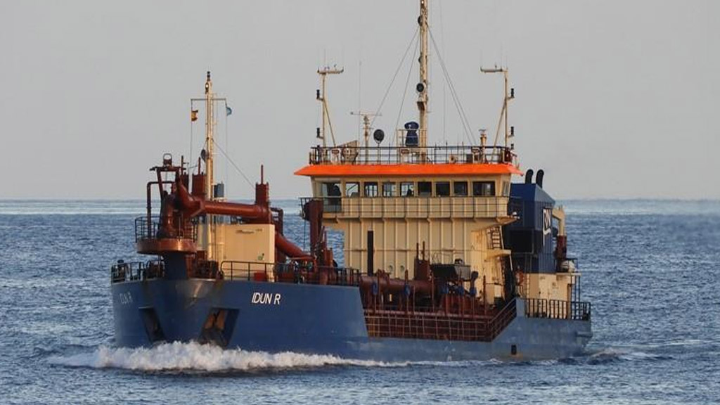 Ya navega rumbo a Mar del Plata la draga danesa que hará el mantenimiento
