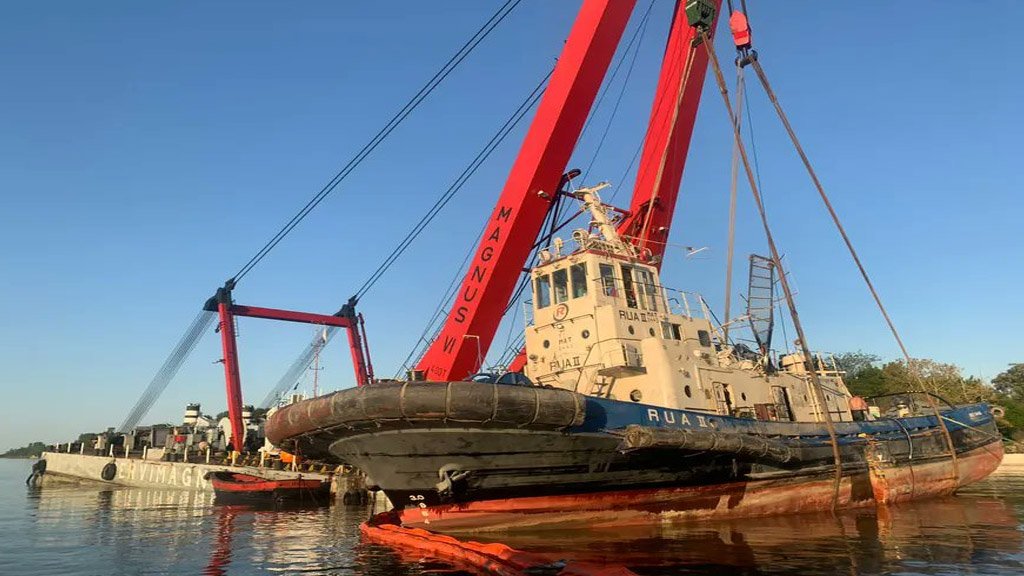 En fotos: uno de los últimos viajes del remolcador reflotado en La Plata