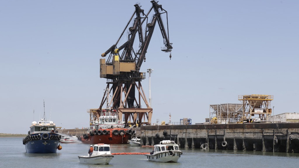 Video: simulacro de control de derrame de hidrocarburos en el Puerto de Bahía Blanca