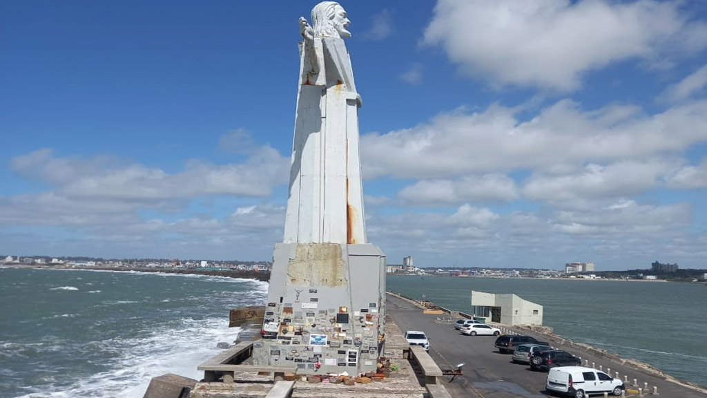 Mar del Plata: restaurarán el monumento a San Salvador en el extremo de la Escollera Sur