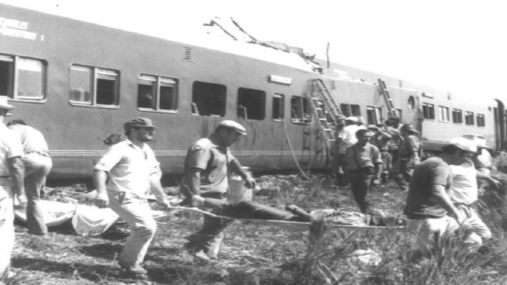 El tren que descarriló con dos mil pasajeros en un pueblo de mil habitantes