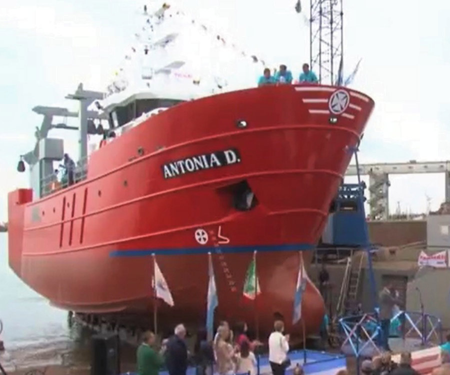 Video: así botaron al pesquero Antonia D en el puerto de Mar del Plata