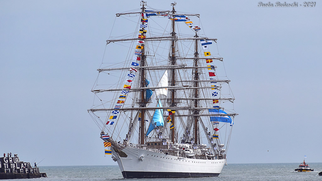 En fotos: amarró en Mar del Plata la Fragata Libertad tras un nuevo viaje de instrucción