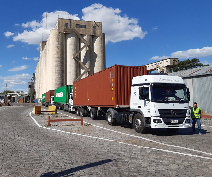 Llegan al puerto de Santa Fe los primeros contenedores cargados para La Plata