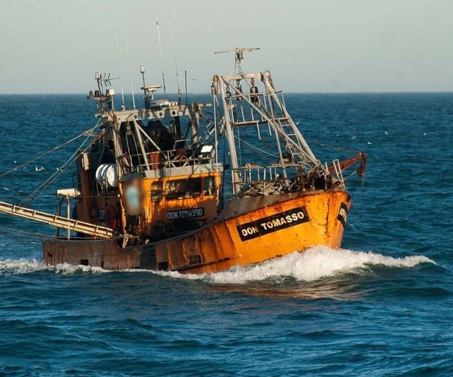 Un tripulante muerto y seis rescatados tras el hundimiento de un pesquero en Rawson