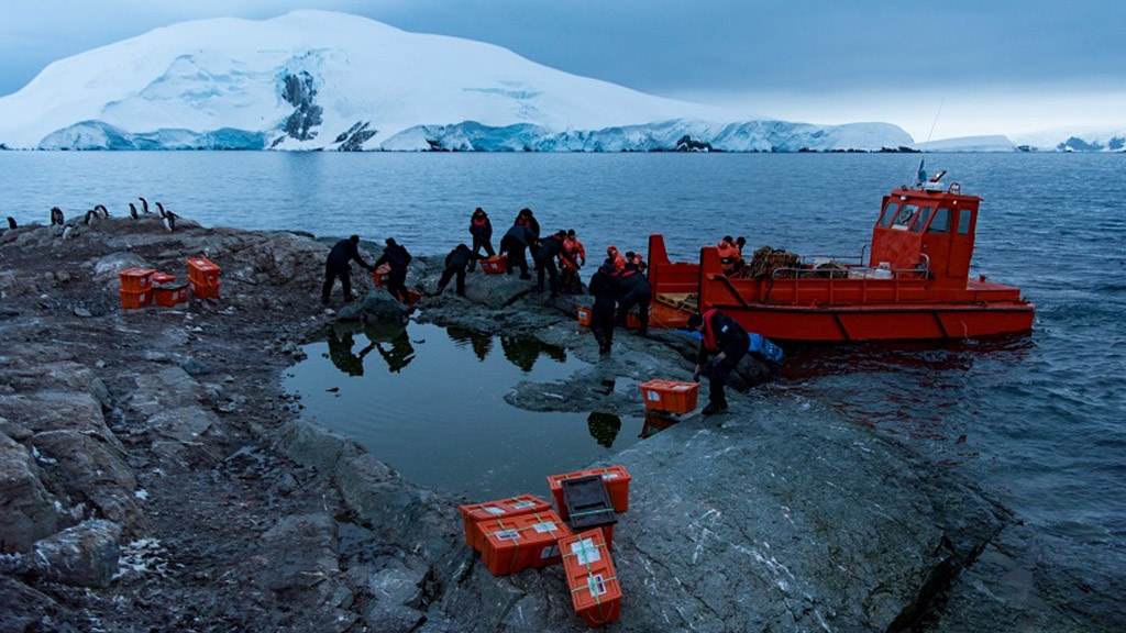 Personal del ARA Irízar se instruyó en protección del medio ambiente antártico
