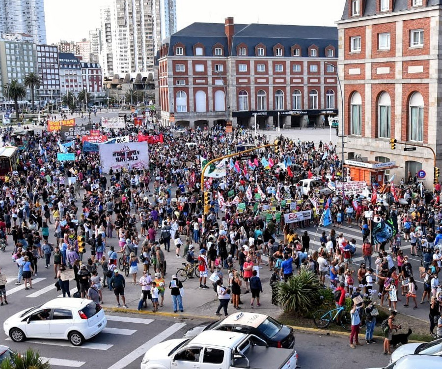 Manifestación en Mar del Plata contra la explotación de petróleo offshore