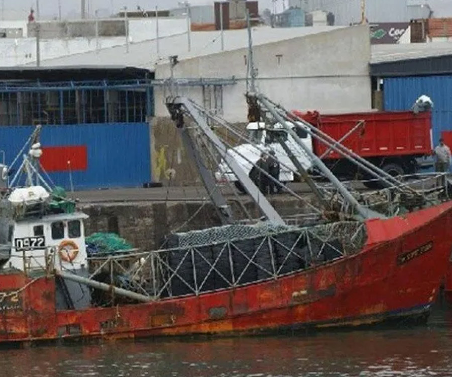 Mar del Plata: avanza el plan para hundir varios "barcos chatarra" en un parque submarino