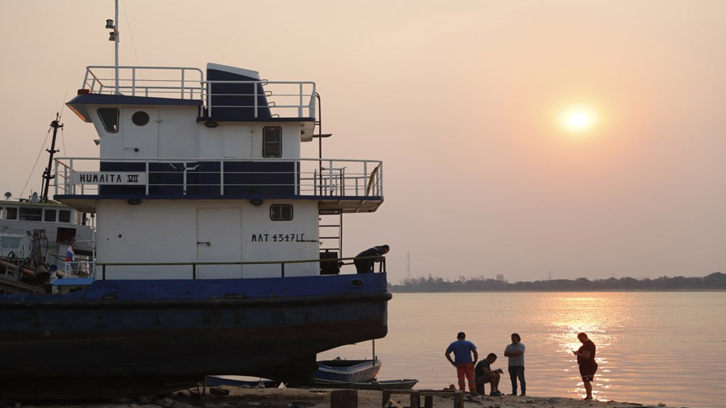 La bajante de los ríos Paraná y Paraguay golpea al sector naviero paraguayo