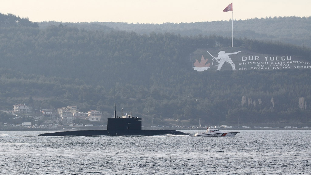Opinión: ¿Puede Turquía cerrar los estrechos a los buques rusos?