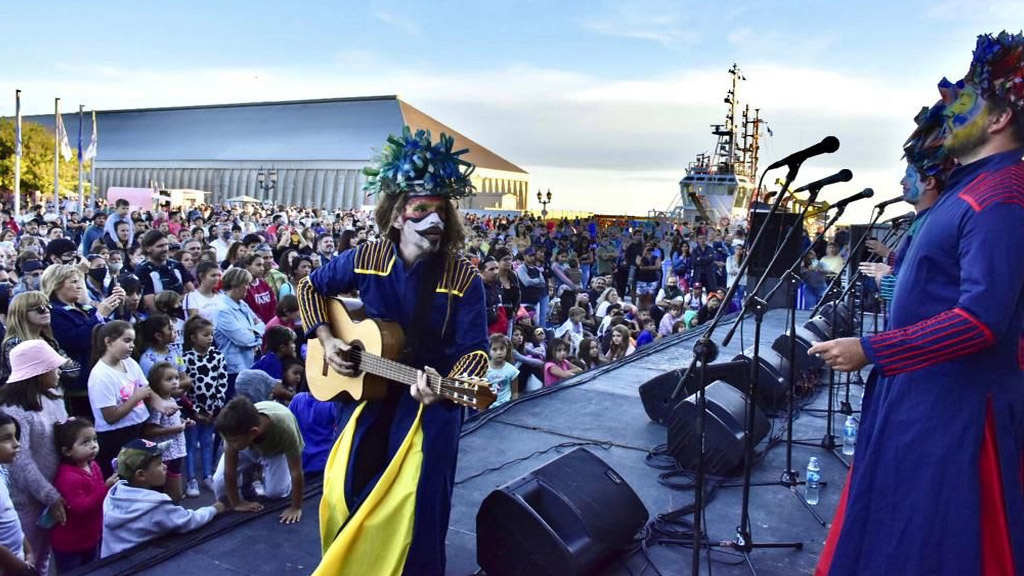 El carnaval se vivió en el puerto de Bahía Blanca