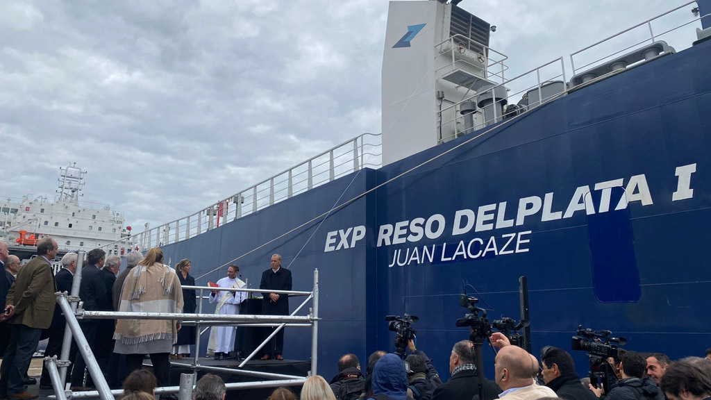 Comienza a operar entre Uruguay y Argentina el buque Ro-Ro Expreso del Plata I