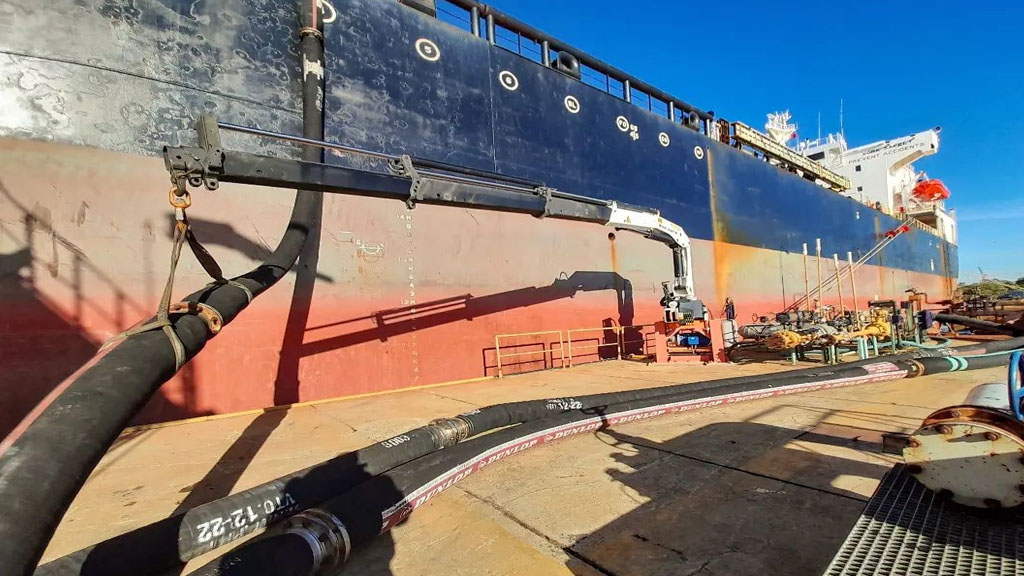 YPF importará 10 barcos con medio millón de metros cúbicos de gasoil