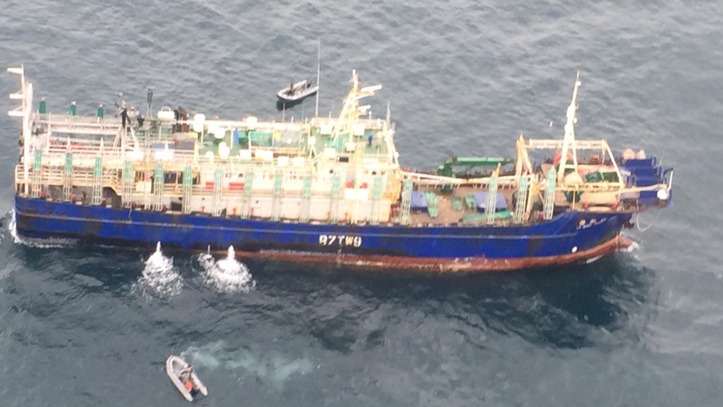 La Armada uruguaya detuvo a un buque chino por presunta pesca ilegal