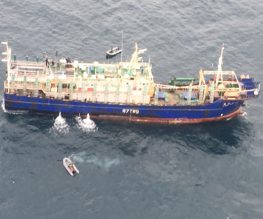La Armada uruguaya detuvo a un buque chino por presunta pesca ilegal