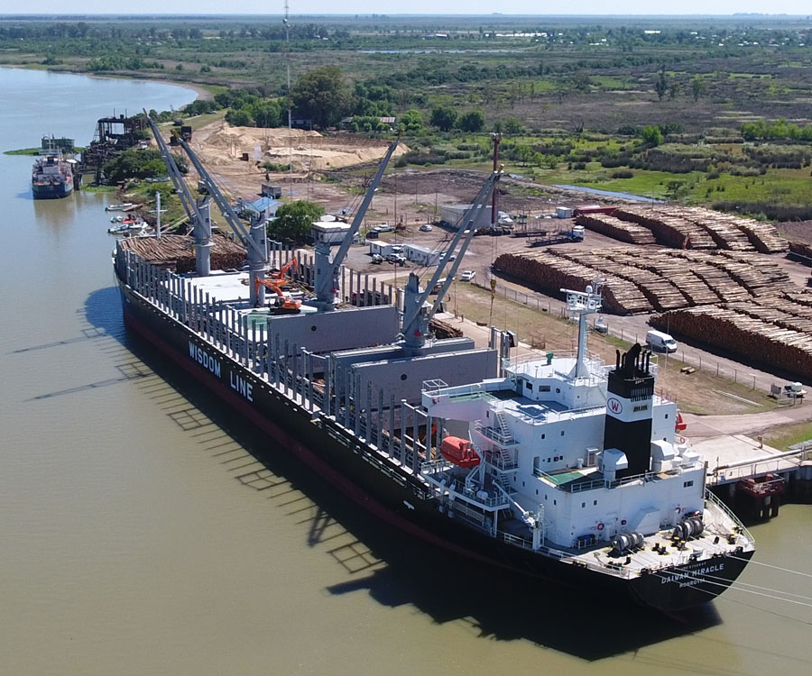 Tres buques embarcarán madera para exportación en puertos entrerrianos