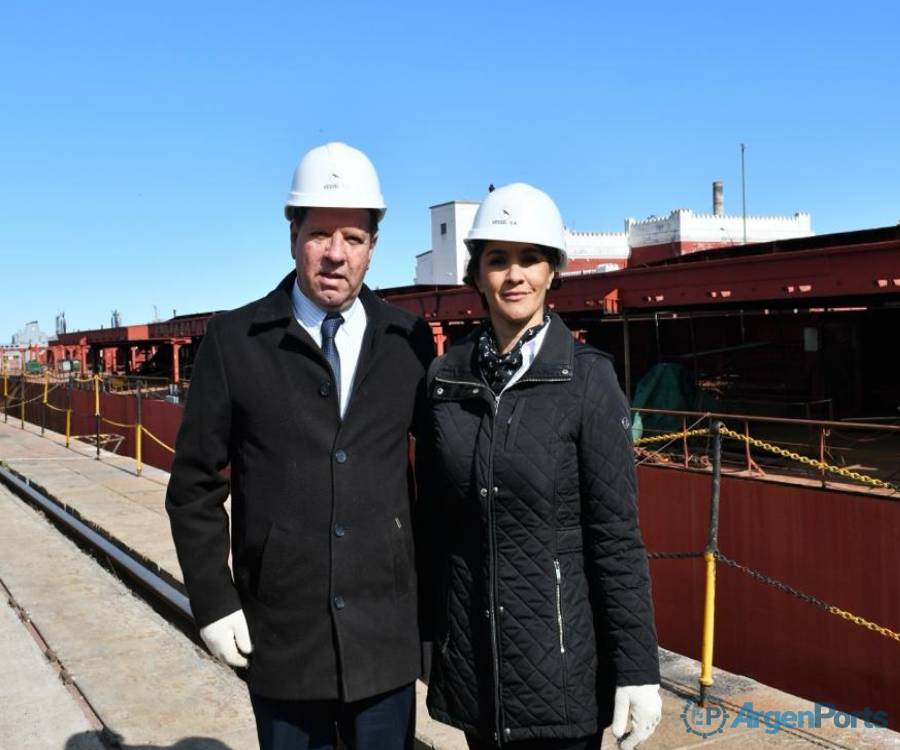 Cabrera recorrió en la Base Puerto Belgrano las obras de una nueva alternativa logística