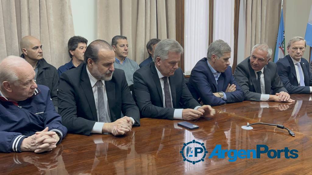 El presidente de YPF se reunió con dirigentes políticos y empresarios de Bahía Blanca