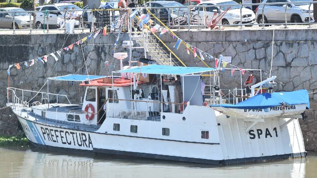 Santa Fe: arribó un buque que investiga la invasión de mejillones chinos en el Paraná