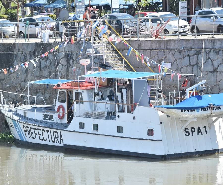 Santa Fe: arribó un buque que investiga la invasión de mejillones chinos en el Paraná