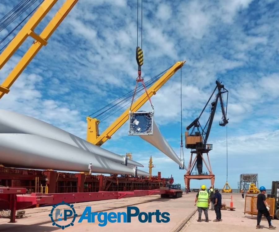 El puerto de Bahía Blanca sigue recibiendo aerogeneradores