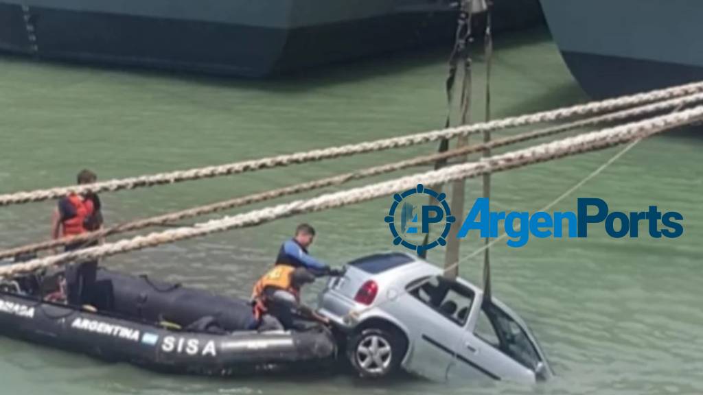 Empujado por fuertes vientos, un auto terminó hundido en la dársena de Puerto Belgrano