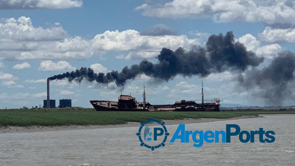 Video: tremenda humareda en una de las centrales termoeléctricas de Bahía Blanca