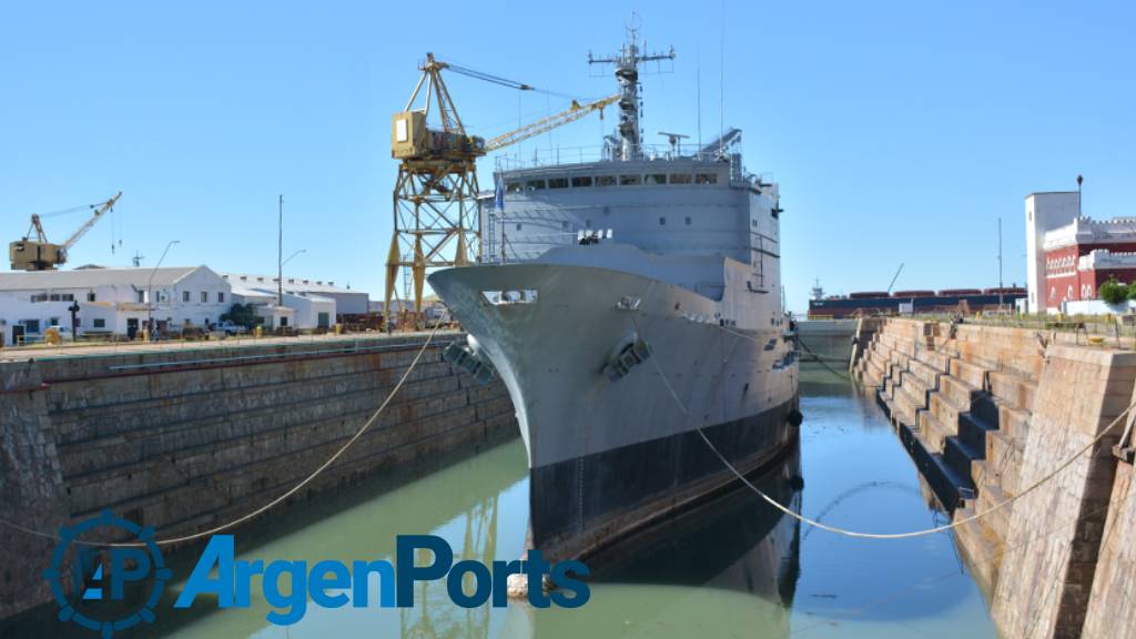 En fotos: el buque logístico ARA “Patagonia” ingresó a dique de carena