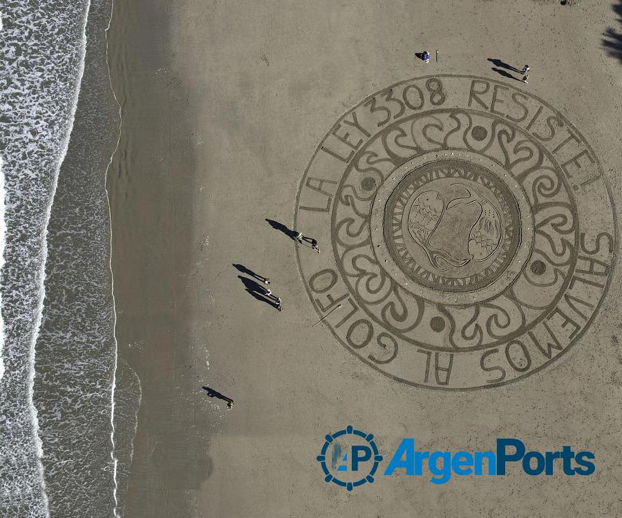 Las Grutas: organizaciones y vecinos protestaron en defensa del Mar Argentino