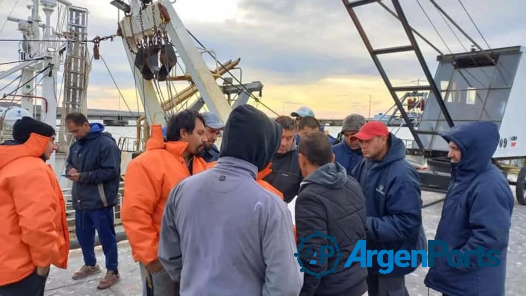 Puerto Madryn: por una medida de fuerza del Somu, se demora la zarpada de los buques