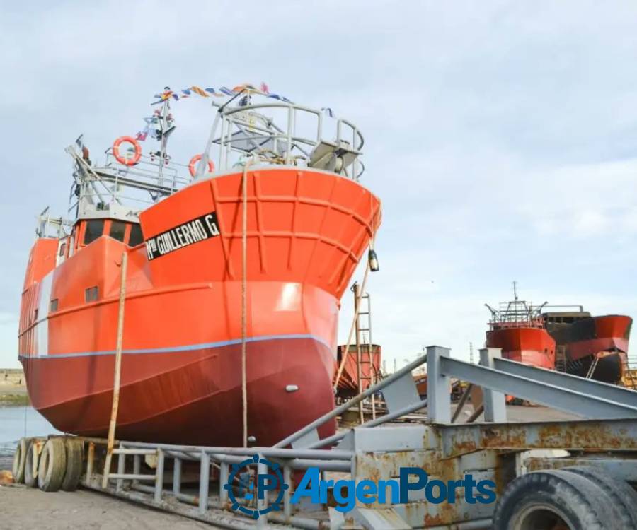 Puerto Rawson: Astillero al Sur ya botó el primero de tres modernos pesqueros