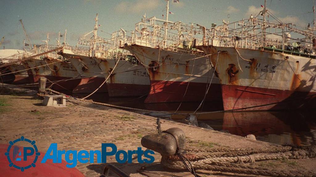 Opinión: Dos mil buques pesqueros sin control en el Puerto de Montevideo