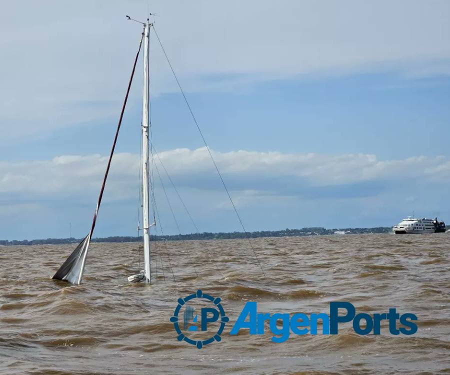 La Armada de Uruguay rescató a 12 tripulantes argentinos de un velero que terminó hundido