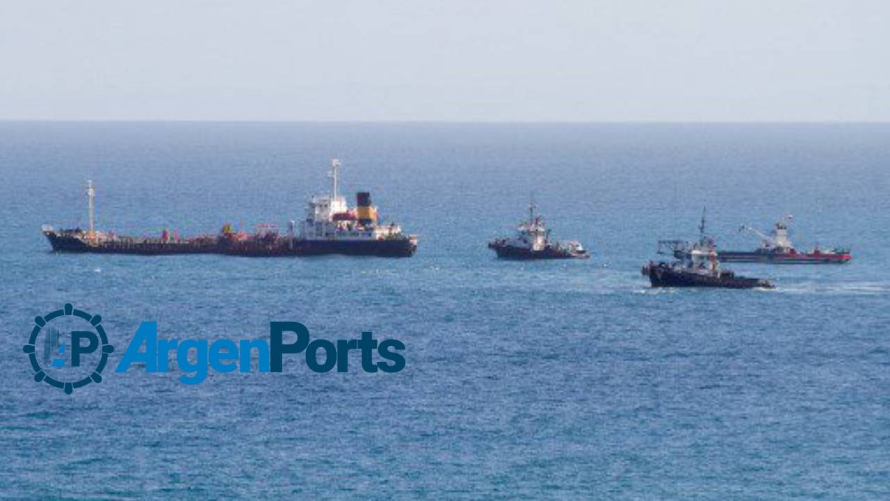 Remolcan un petrolero varado que amenazaba con un desastre ambiental en Venezuela