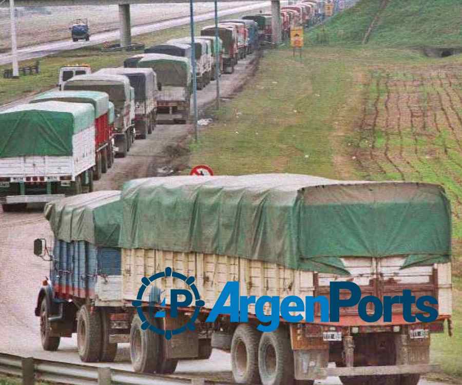 En 2024 ingresarán a los puertos del Gran Rosario más del doble de camiones que en 2023