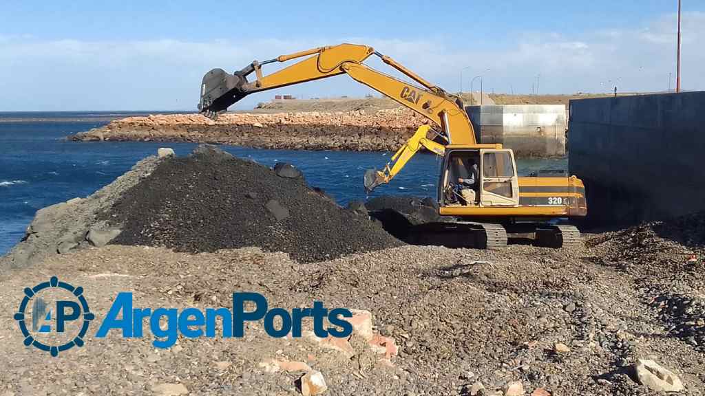 Tareas de mantenimiento en el puerto de Caleta Paula para mejorar el ingreso de buques