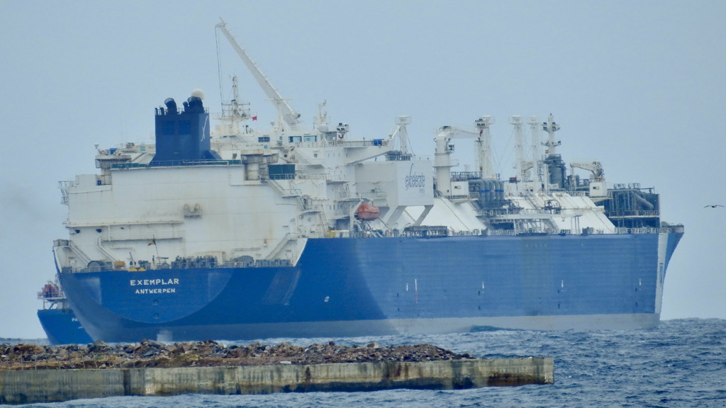 Se demora el ingreso del regasificador Exemplar al puerto de Bahía Blanca