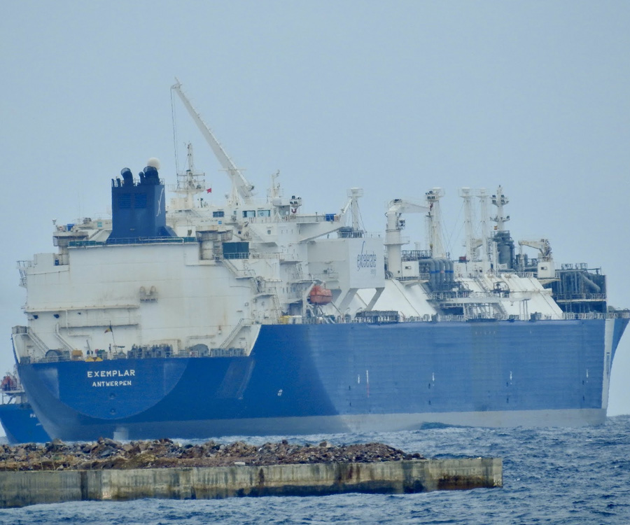 Se demora el ingreso del regasificador Exemplar al puerto de Bahía Blanca