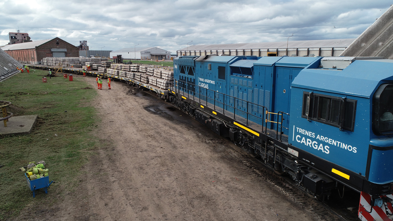 Trenes Argentinos ya movilizó 38 mil toneladas de durmientes para el ferrocarril de carga
