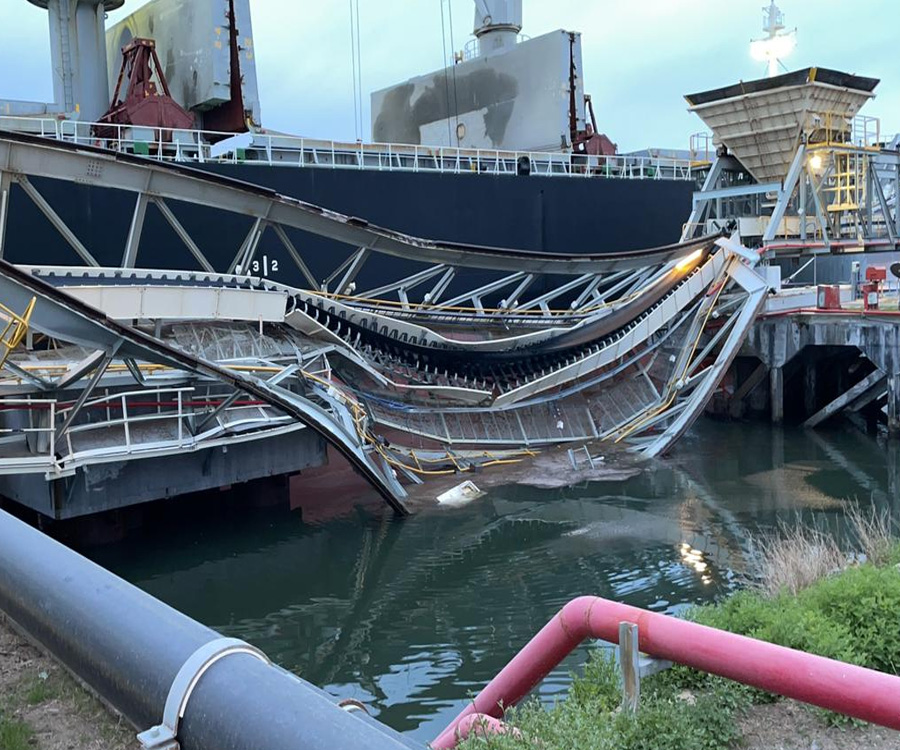 Puerto Quequén: se desplomó un sector de Pier Doce y un trabajador debió ser rescatado del río